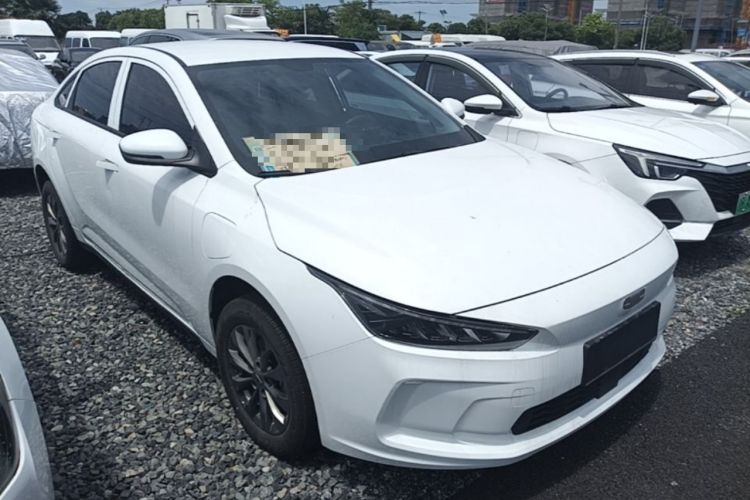 Used Geometry A 2024 500KM Travel Edition Front Right 45 Deg