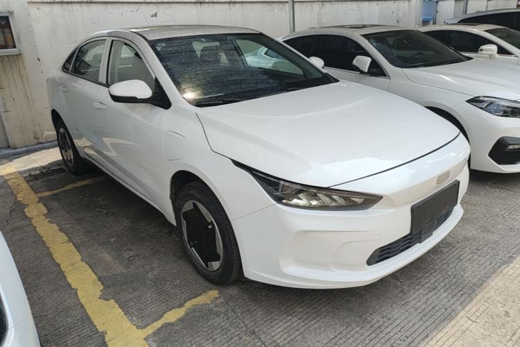 Used Geometry A 2024 410KM Travel Edition Front Right 45 Deg