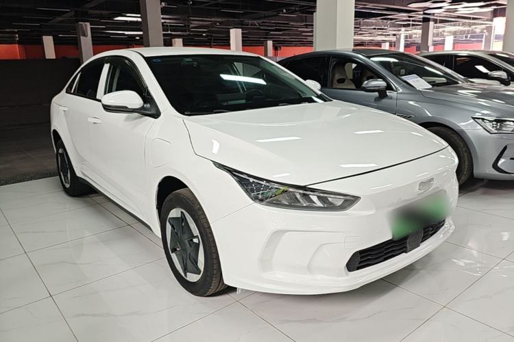 Used Geometry A 2024 410KM Travel Edition Front Right 45 Deg
