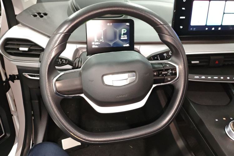 Used Geometry A 2024 410KM Travel Edition Interior 2