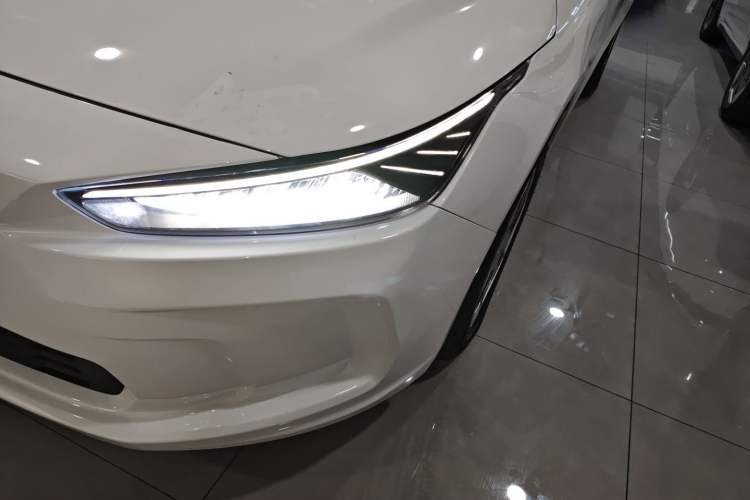 Used Geometry A 2024 410KM Travel Edition Left Front Headlight