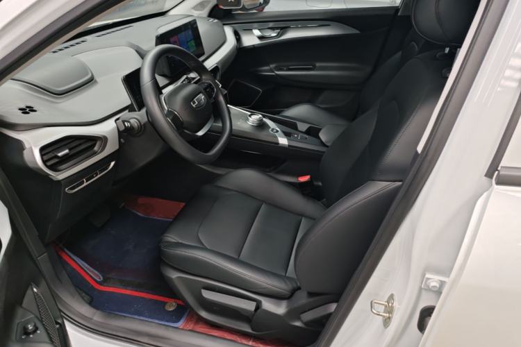 Used Geometry A 2024 410KM Travel Edition Left Front Seat