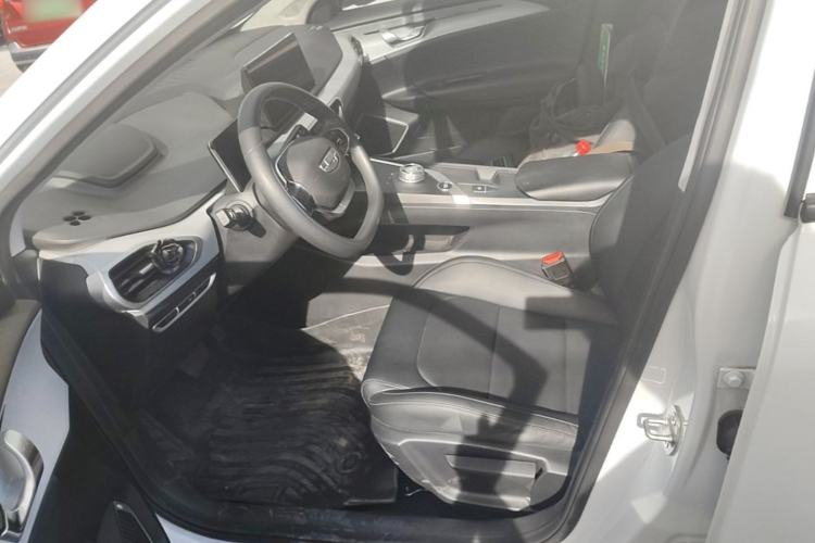 Used Geometry A 2024 410KM Travel Edition Left Front Seat