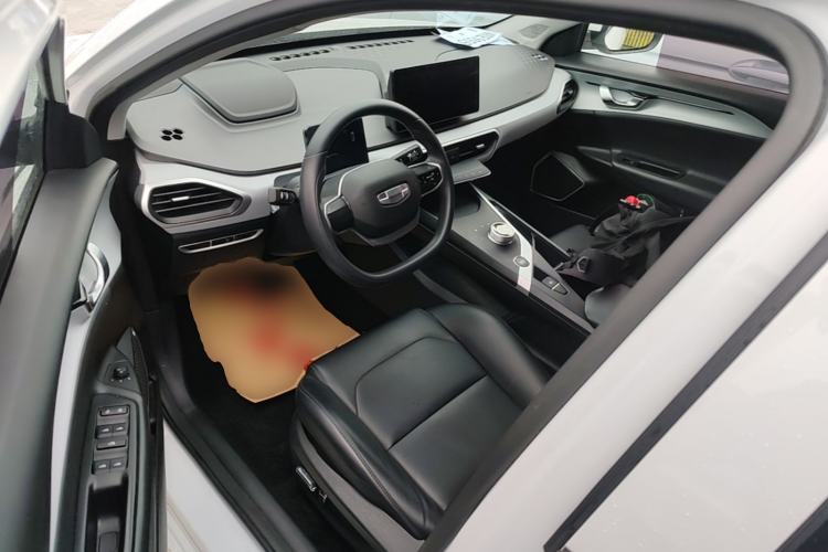 Used Geometry A 2024 410KM Travel Edition Left Front Seat