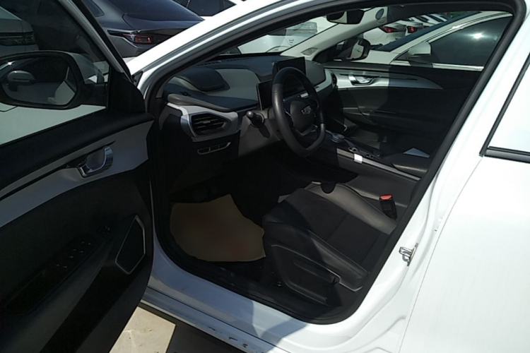 Used Geometry A 2024 500KM Travel Edition Left Front Seat