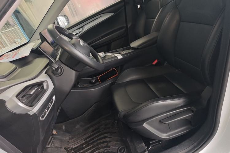 Used Geometry A 2024 410KM Travel Edition Left Front Seat
