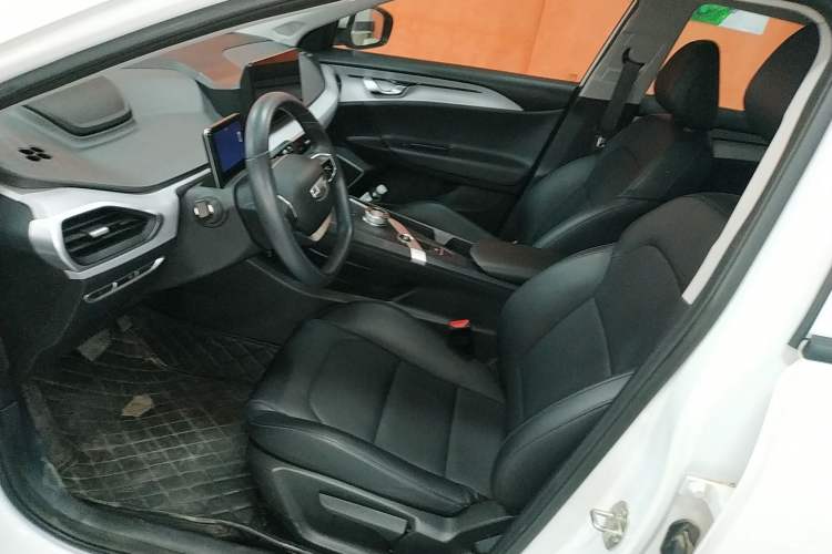 Used Geometry A 2024 410KM Travel Edition Left Front Seat