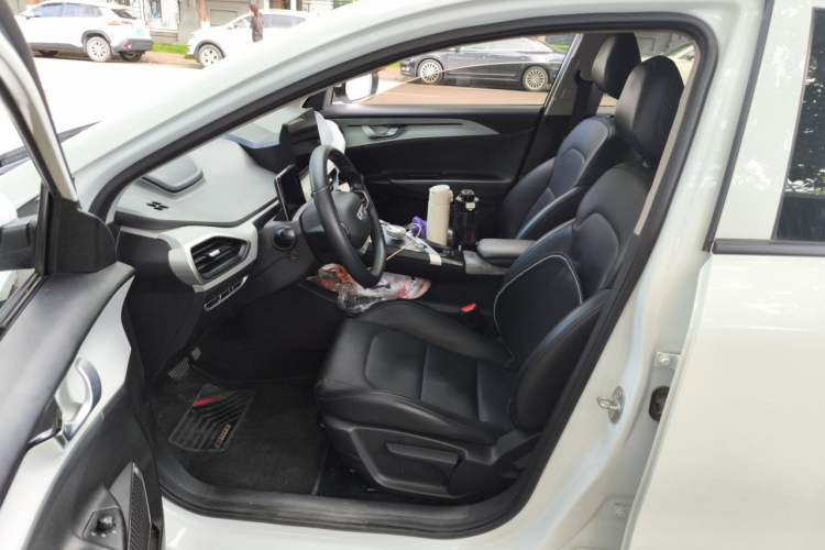 Used Geometry A 2024 500KM Travel Edition Left Front Seat