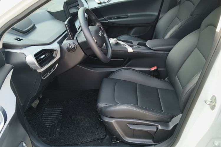 Used Geometry A 2024 410KM Travel Edition Left Front Seat