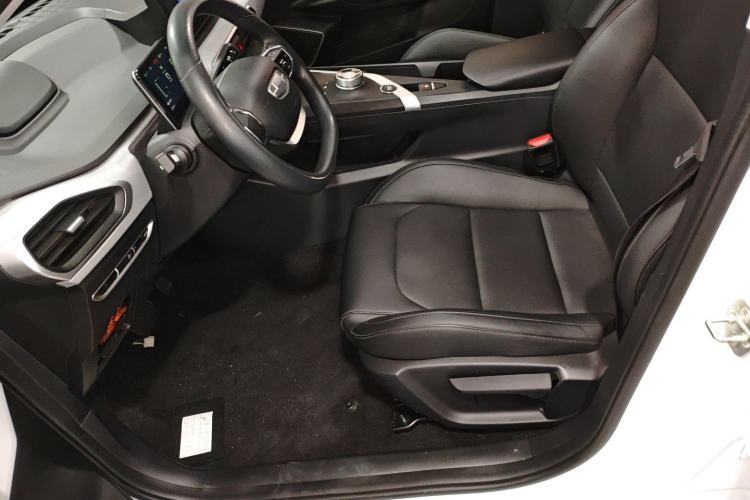 Used Geometry A 2024 410KM Travel Edition Left Front Seat