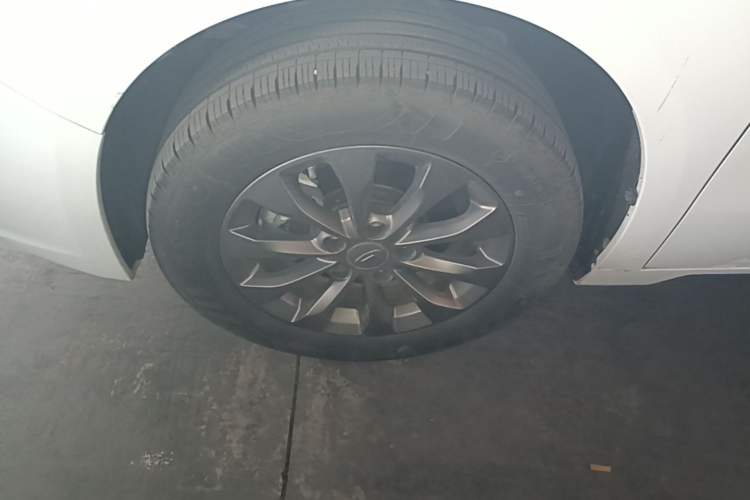 Used Geometry A 2024 410KM Travel Edition Left Front Wheel Hub
