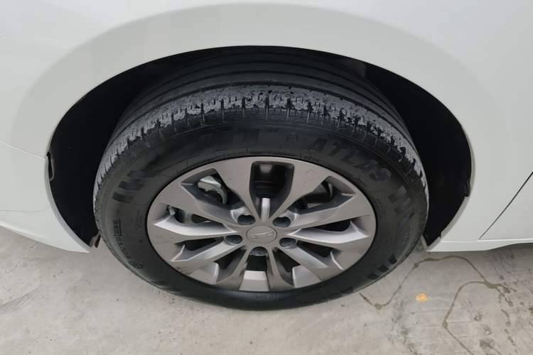 Used Geometry A 2024 410KM Travel Edition Left Front Wheel Hub