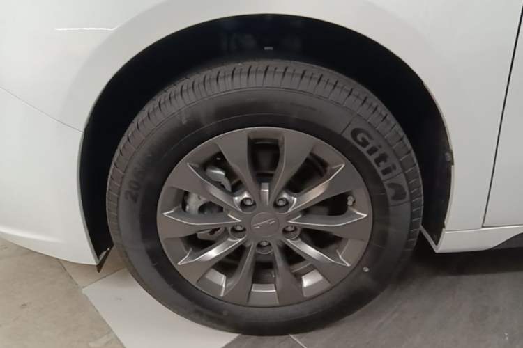 Used Geometry A 2024 410KM Travel Edition Left Front Wheel Hub