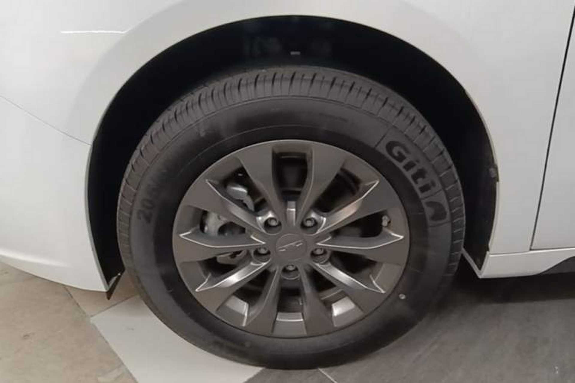 Used Geometry A 2024 410KM Travel Edition Left Front Wheel Hub