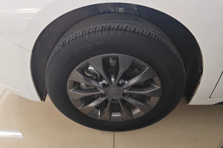 Used Geometry A 2024 410KM Travel Edition Left Front Wheel Hub