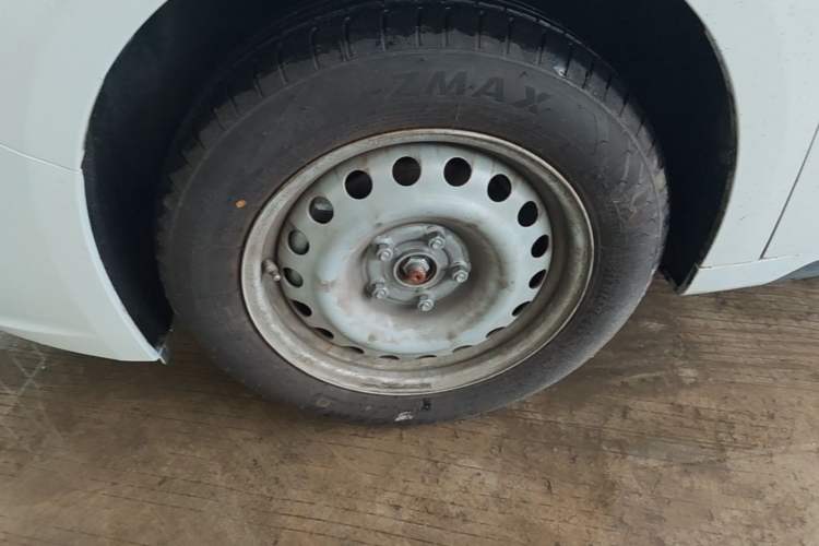 Used Geometry A 2024 410KM Travel Edition Left Front Wheel Hub