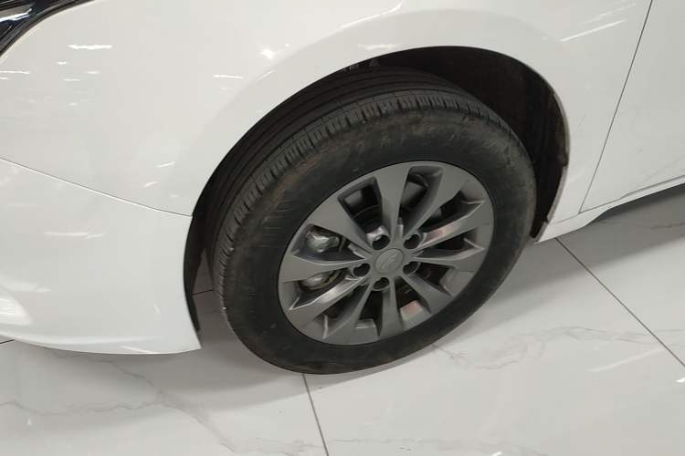 Used Geometry A 2024 410KM Travel Edition Left Front Wheel Hub