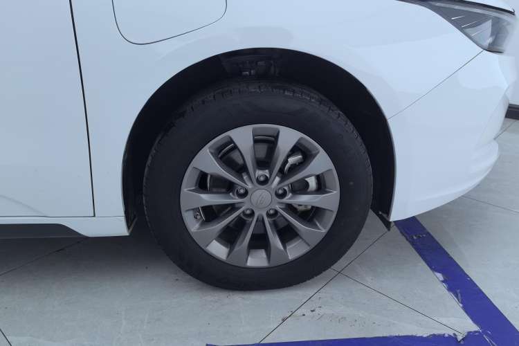 Used Geometry A 2024 410KM Travel Edition Left Front Wheel Hub