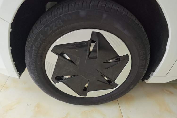 Used Geometry A 2024 410KM Travel Edition Left Front Wheel Hub