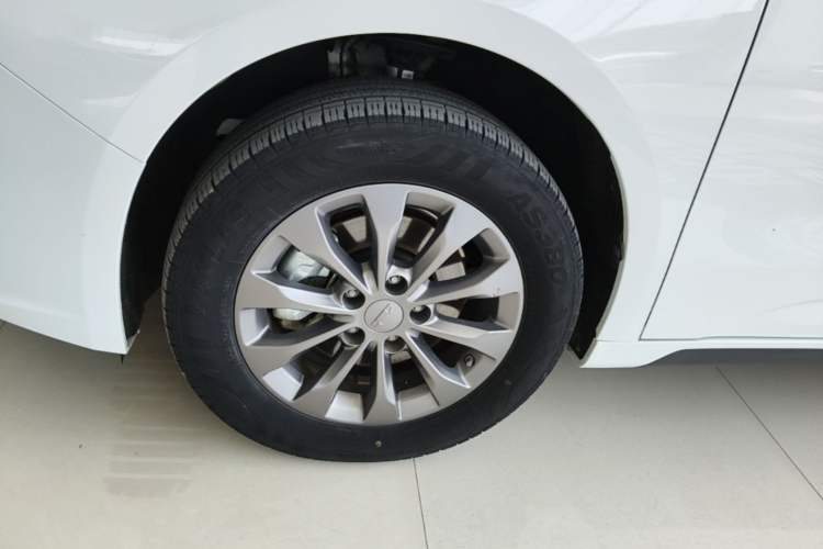 Used Geometry A 2024 410KM Travel Edition Left Front Wheel Hub