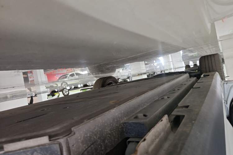 Used Geometry A 2024 410KM Travel Edition Left Side Sill