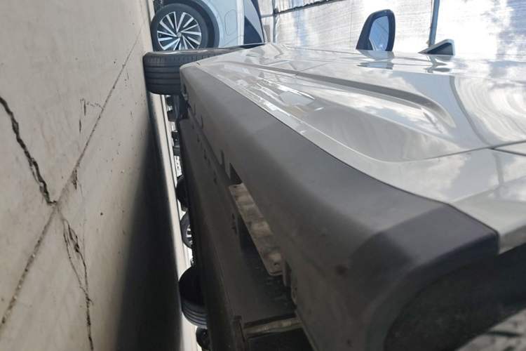 Used Geometry A 2024 410KM Travel Edition Left Side Sill