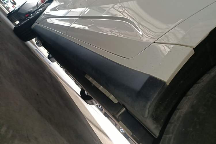 Used Geometry A 2024 410KM Travel Edition Left Side Sill