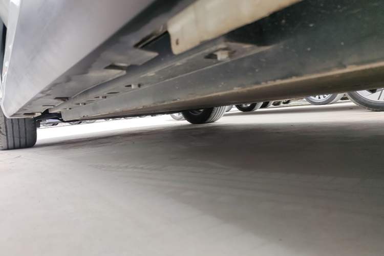 Used Geometry A 2024 410KM Travel Edition Left Side Sill