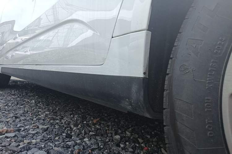 Used Geometry A 2024 500KM Travel Edition Left Side Sill