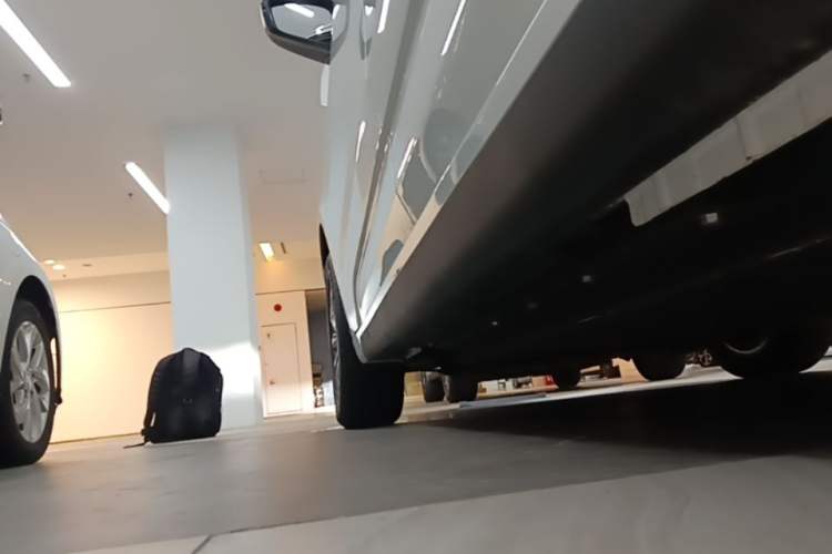 Used Geometry A 2024 410KM Travel Edition Left Side Sill