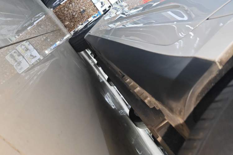 Used Geometry A 2024 410KM Travel Edition Left Side Sill