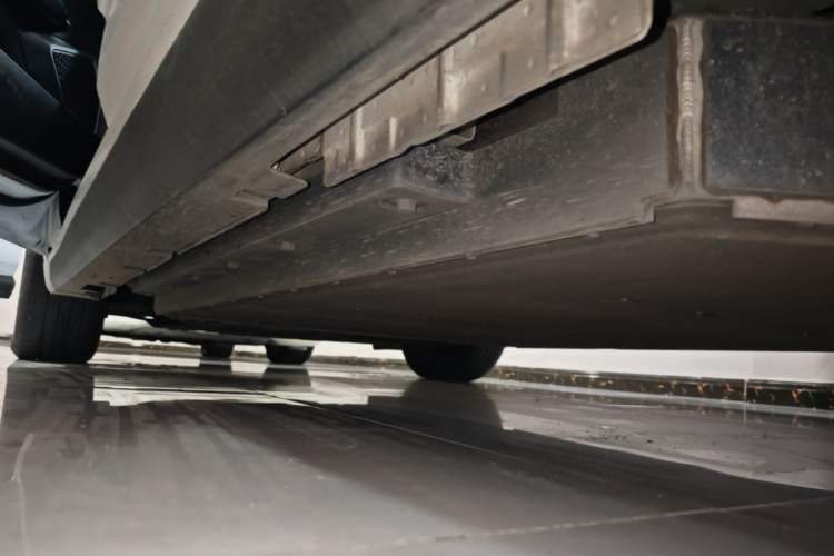 Used Geometry A 2024 410KM Travel Edition Left Side Sill