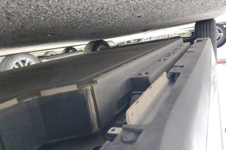 Used Geometry A 2024 410KM Travel Edition Left Side Sill