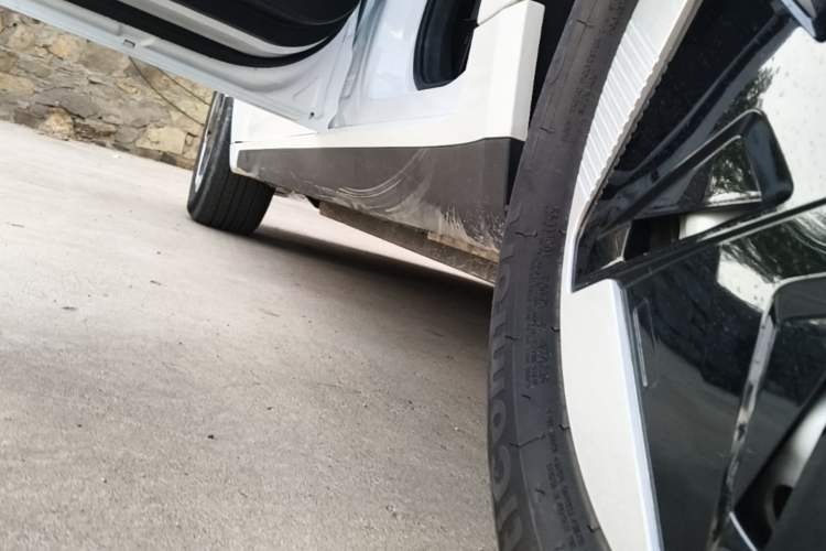 Used Geometry A 2024 410KM Travel Edition Left Side Sill