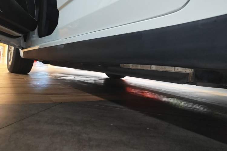Used Geometry A 2024 410KM Travel Edition Left Side Sill