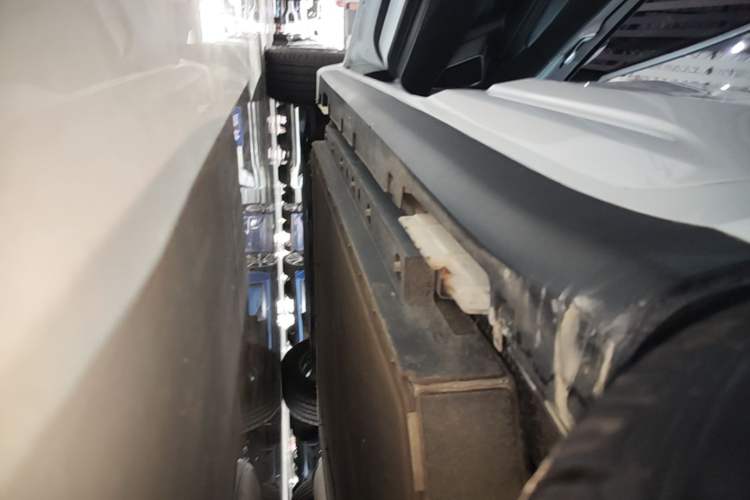 Used Geometry A 2024 410KM Travel Edition Left Side Sill