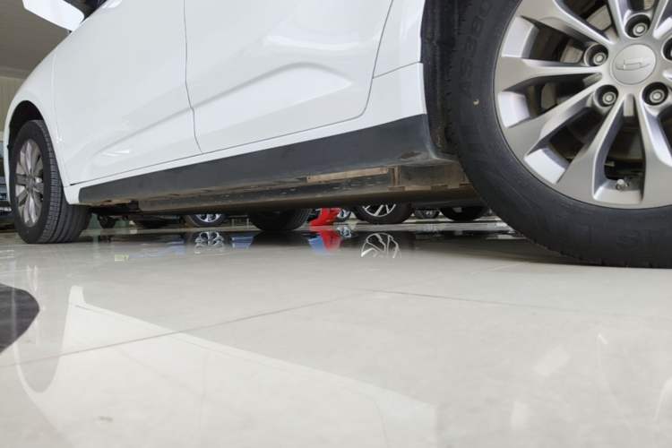 Used Geometry A 2024 410KM Travel Edition Left Side Sill