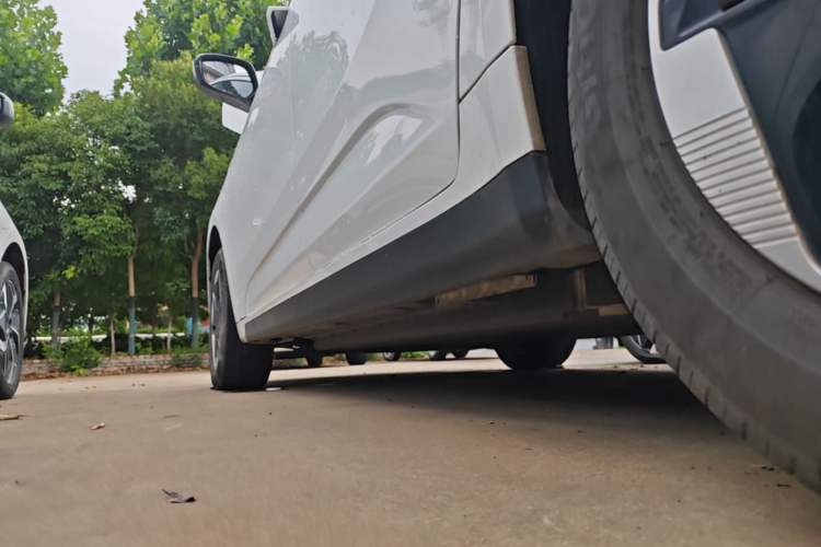 Used Geometry A 2024 410KM Travel Edition Left Side Sill