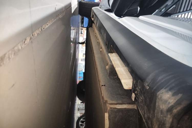Used Geometry A 2024 410KM Travel Edition Left Side Sill