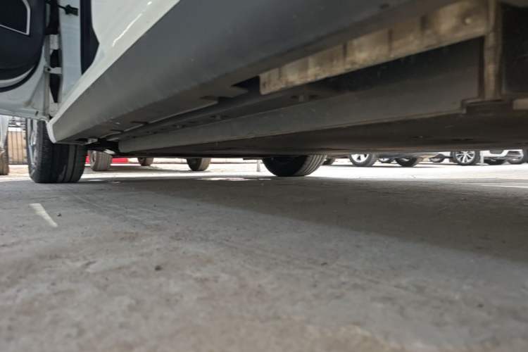Used Geometry A 2024 410KM Travel Edition Left Side Sill
