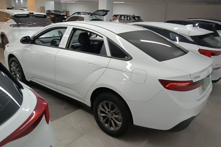 Used Geometry A 2024 410KM Travel Edition Rear Left 45 Deg