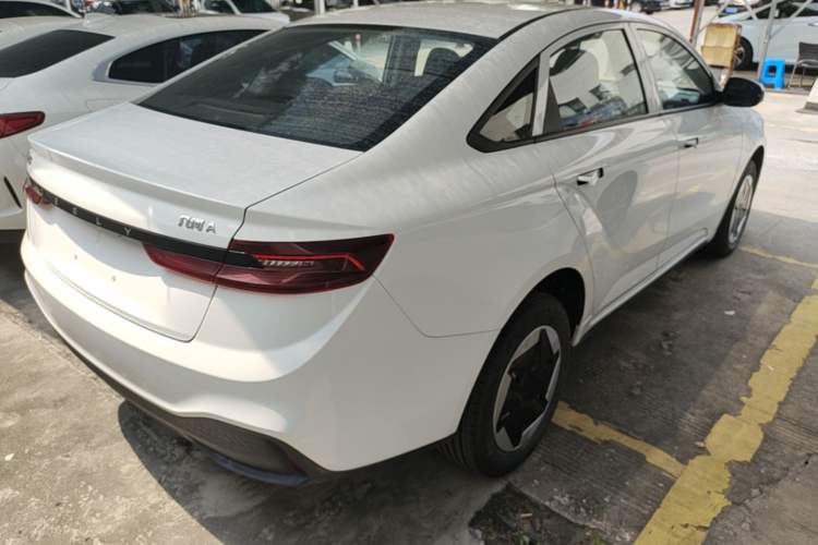 Used Geometry A 2024 410KM Travel Edition Rear Right 45 Deg