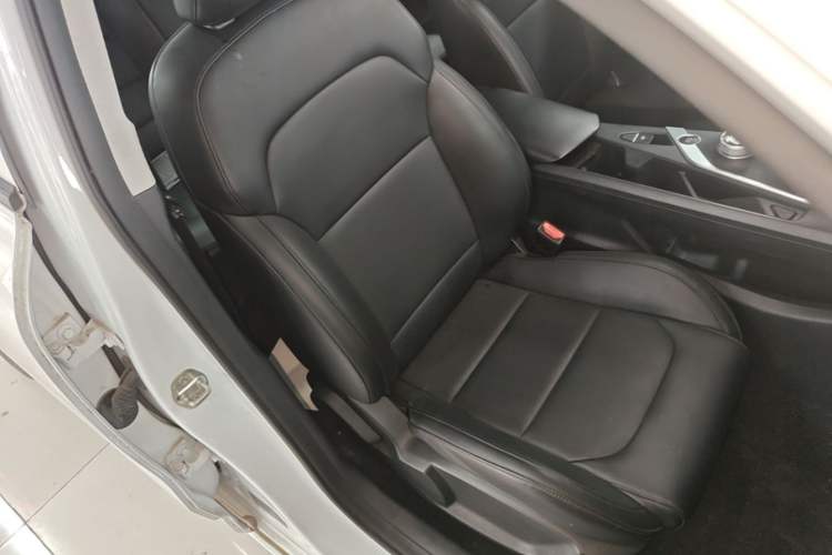 Used Geometry A 2024 410KM Travel Edition Right Front Seat