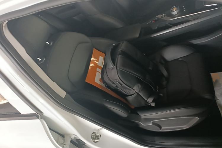 Used Geometry A 2024 410KM Travel Edition Right Front Seat