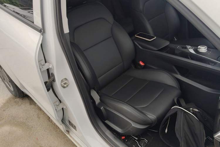 Used Geometry A 2024 410KM Travel Edition Right Front Seat