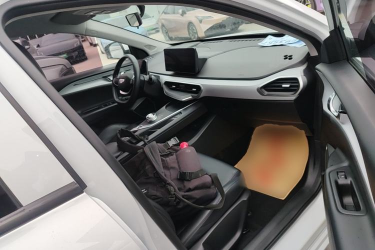 Used Geometry A 2024 410KM Travel Edition Right Front Seat
