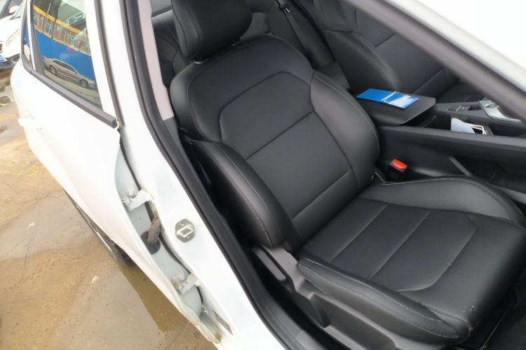 Used Geometry A 2024 500KM Travel Edition Right Front Seat