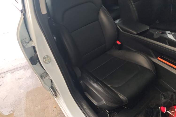 Used Geometry A 2024 410KM Travel Edition Right Front Seat