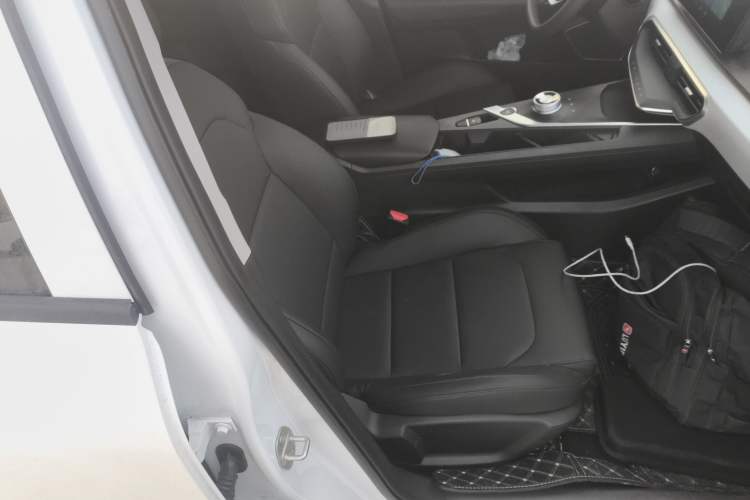 Used Geometry A 2024 500KM Travel Edition Right Front Seat