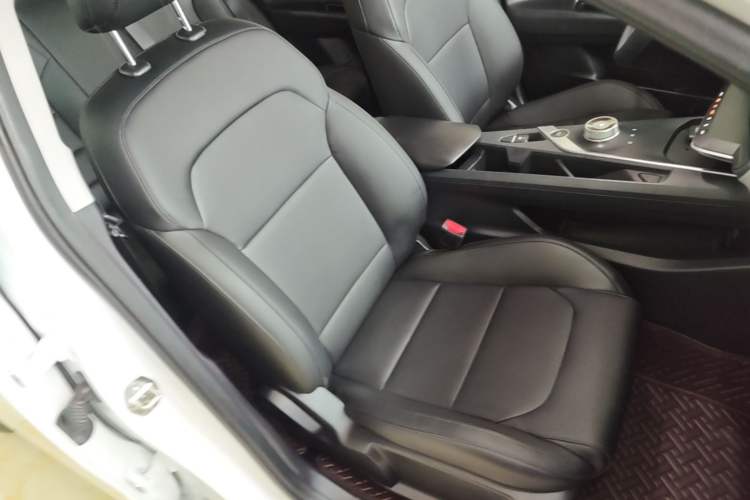 Used Geometry A 2024 410KM Travel Edition Right Front Seat